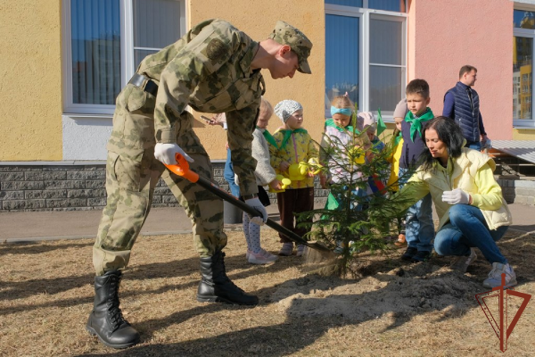 Росгвардейцы присоединились к акции «Лес Победы» в Нижнем Новгороде