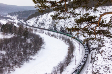 Операторы: РЖД начали год со снижения маршрутной и участковой скорости 
