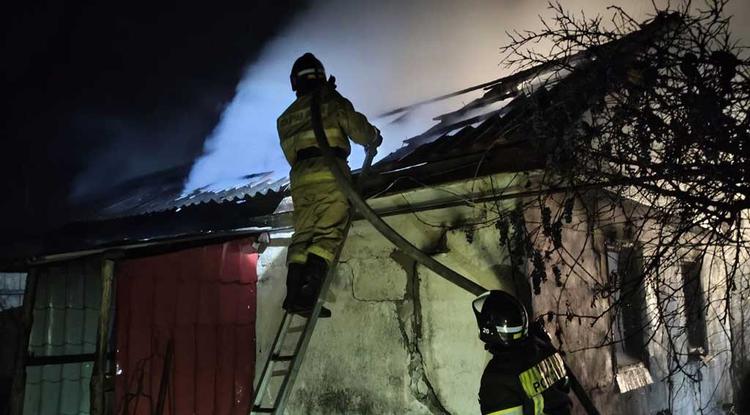 В вейделевском селе огонь полностью охватил жилой дом – на месте нашли тело мужчины