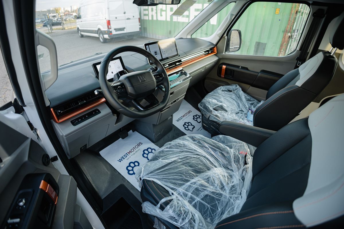 На дорогах заметили новые фургоны из Европы и Китая – как они приезжают в Беларусь