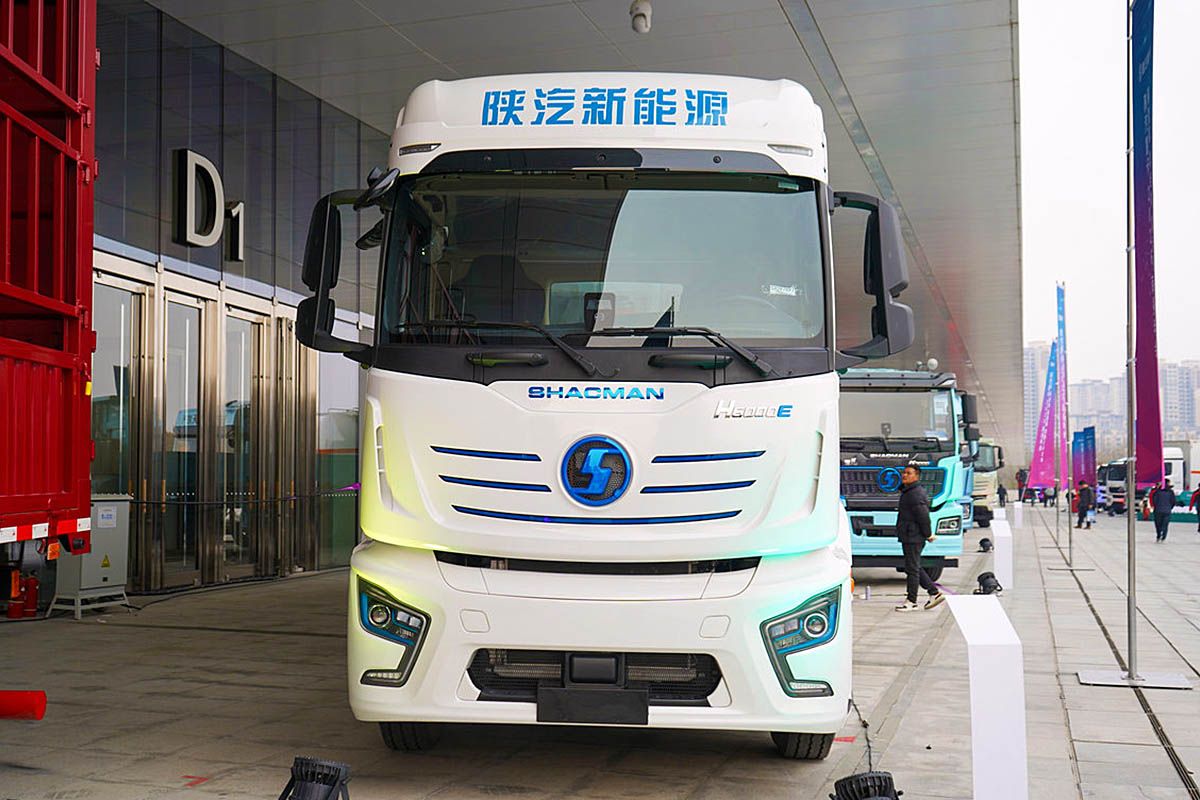 Электрический тягач Shacman H6000E 6x4 нового поколения