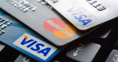 Как гражданину России получить карту Visa или Мastercard в банке КР