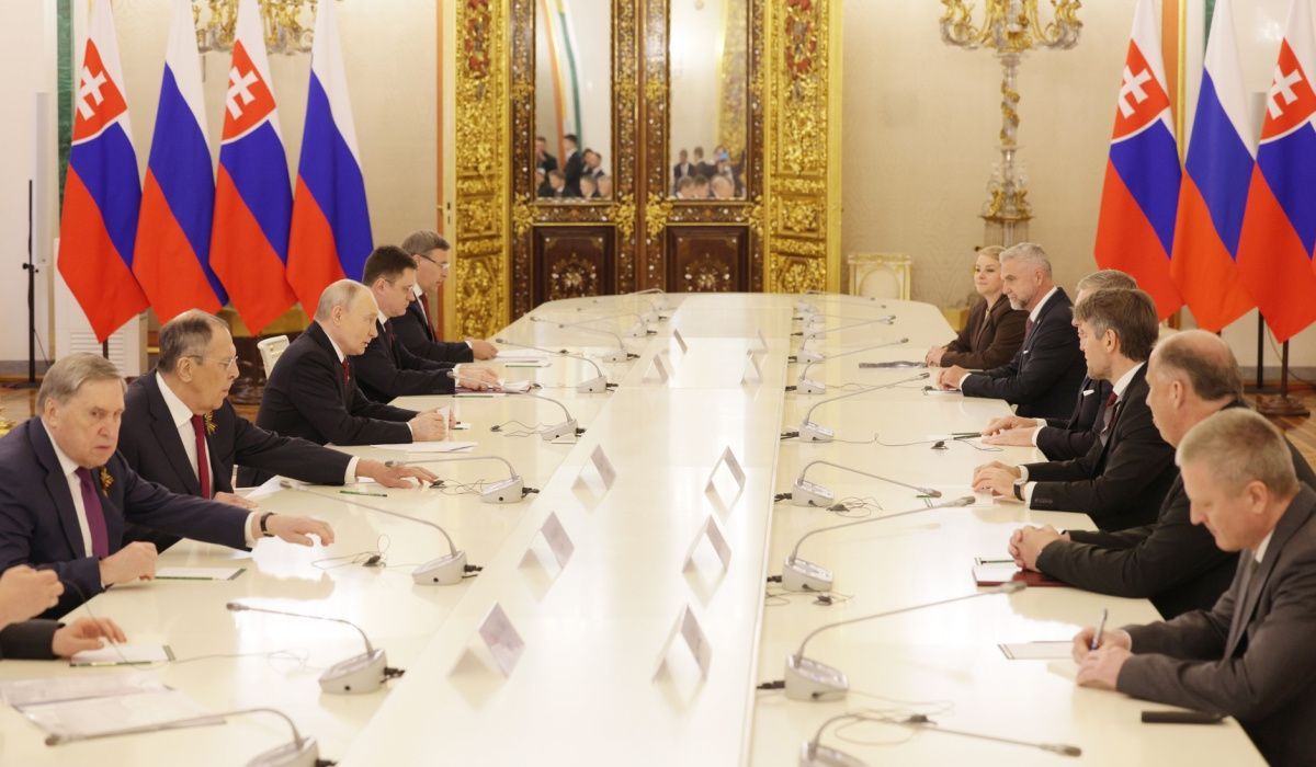 Путин и Фицо обсудили перспективы сотрудничества между Россией и Словакией