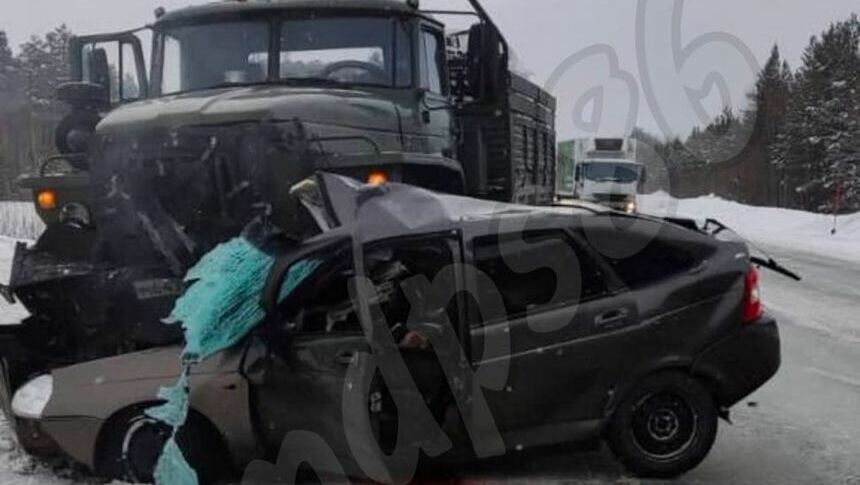 г лянтор сургутский район. лянтор подслушивает вконтакте. 5 микрорайон лянтор. хоккейный корт лянтор. олень стикер.