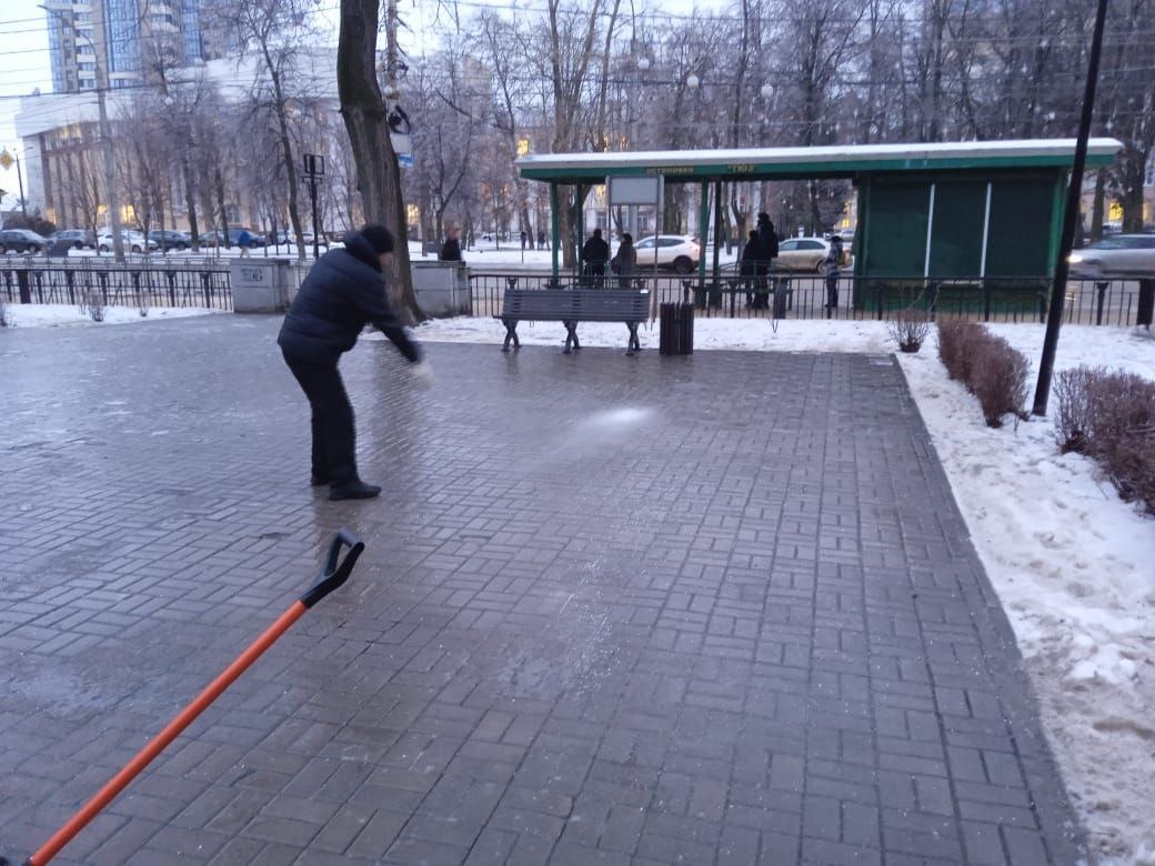 В воронеже идет дождь. Гололед Воронеж. Воронеж Обледенение. Ледяной дождь в Воронеже 2020. Ледяной дождь зимой.