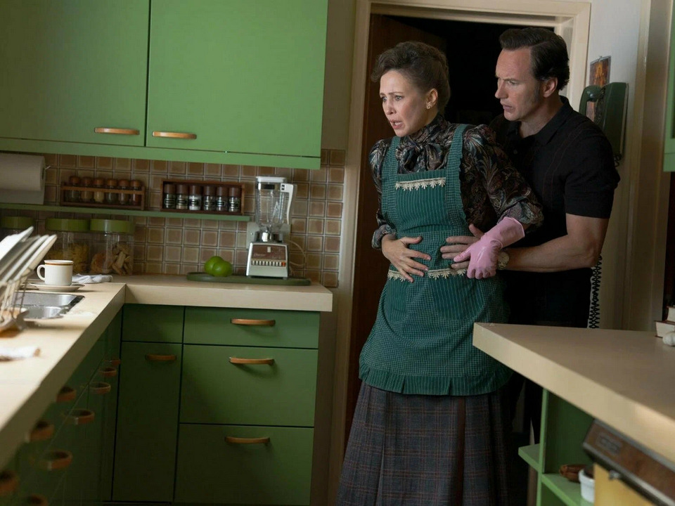 Кадр из фильма «Заклятие 4: Последний обряд». Режиссер Майкл Чавес. 2025 год