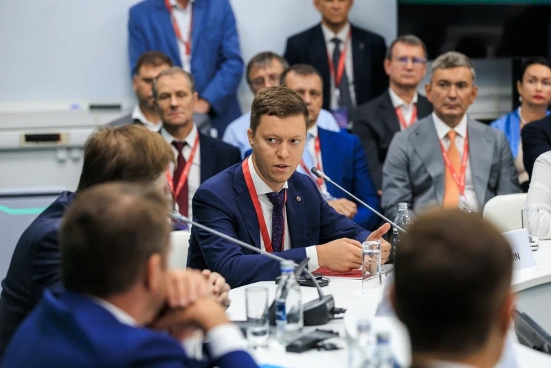 Савелий Карпухин (в центре) ИА PrimaMedia