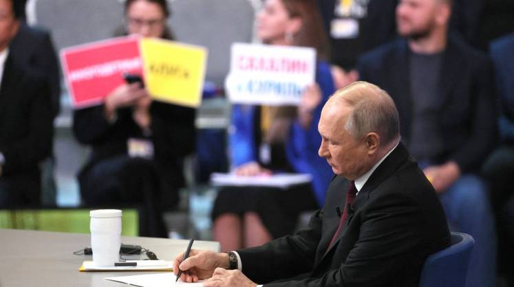 В Кремле рассказали о подготовке министерств и ведомств к прямой линии Путина