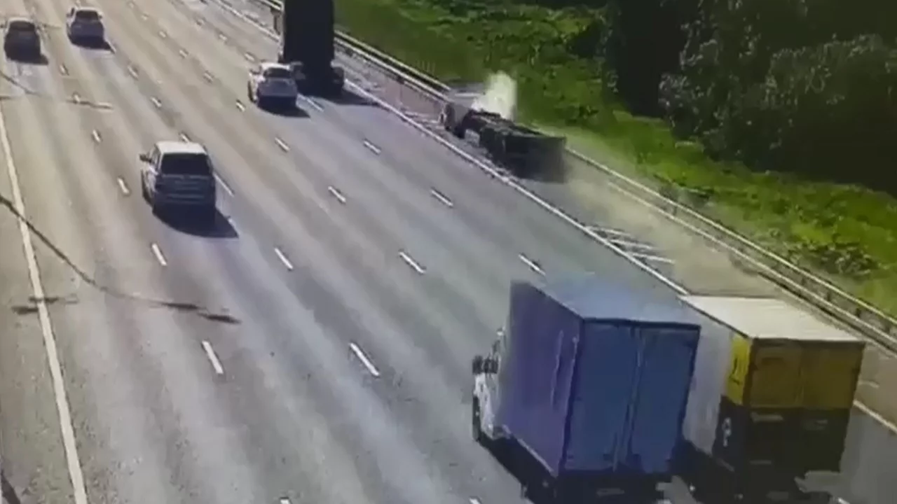 Дтп с прицепом легкового автомобиля. Врезался в прицеп. Дтп с прицепом легкового автомобиля. Ломаю прицеп грузовой. Врезался в прицеп.