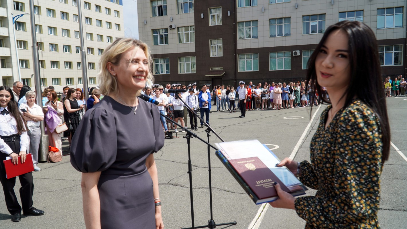 Маи выпуск 2023. МГУ колледж. Выпускной в колледже. Выпускной МГУ. Панченко МГУ Невельского.