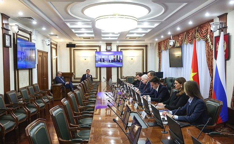 Первый заместитель Председателя Совета Федерации Андрей Яцкин и заместитель Председателя Национального собрания Социалистической Республики Вьетнам Нгуен Кхак Динь провели совместное заседание групп по межпарламентскому сотрудничеству в онлайн-формате