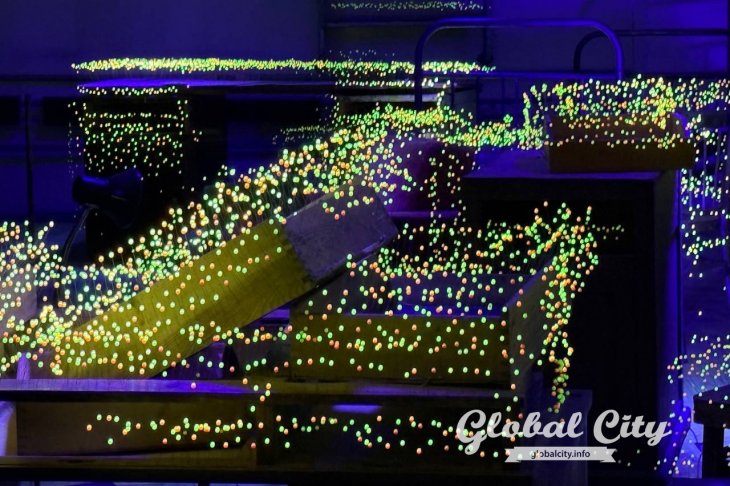 ​Уральская индустриальная биеннале открыла светящуюся инсталляцию