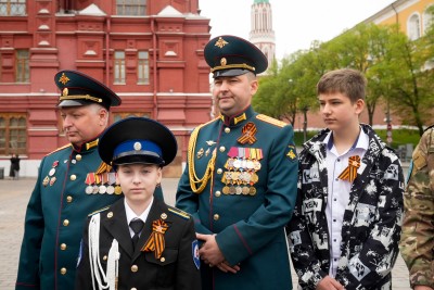 Андрей Воробьев с сыновьями почтил память героев Великой Отечественной войны