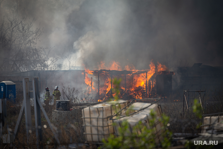 Пожар на складах. Екатеринбург, пожар, склад, пожарные
