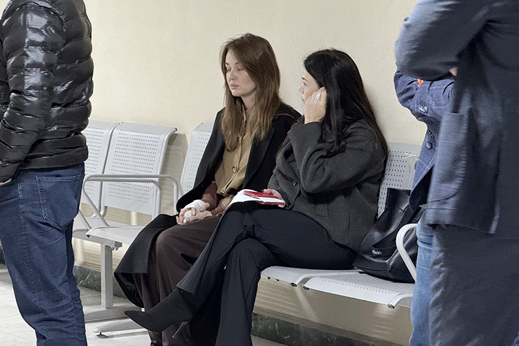 Объективно говоря, пока слова Ирины не вносят ясности в эту запутанную историю