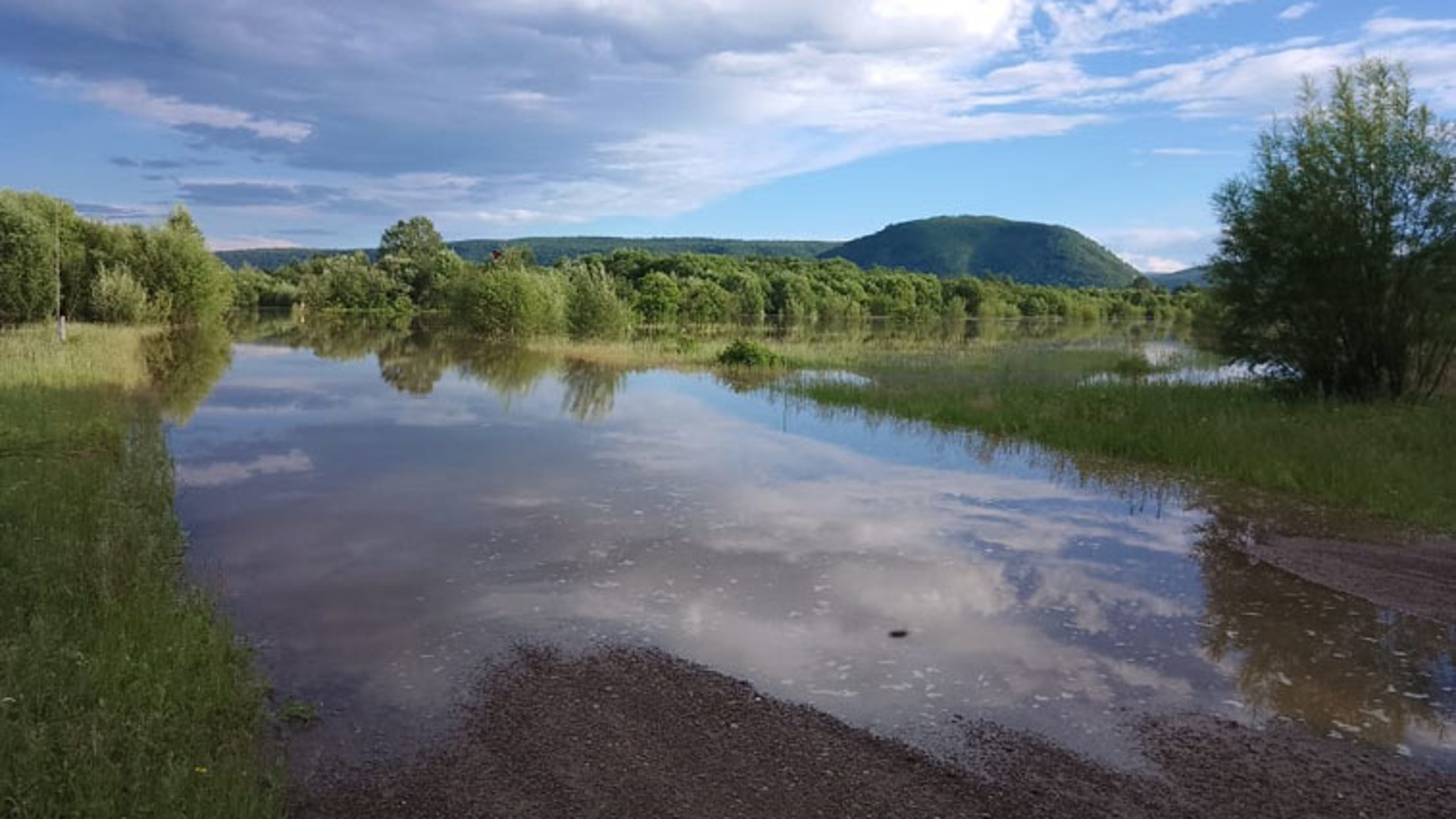 река пера шимановск. река юба (калифорния). река пере. изумрудные (голубые) глазки итуруп. речка пера.