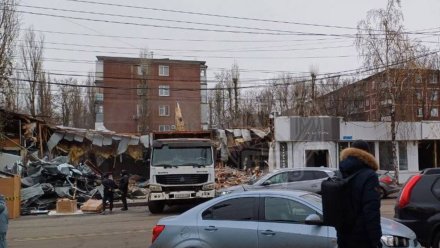 В Воронеже на улице Маршака начали сносить торговые павильоны