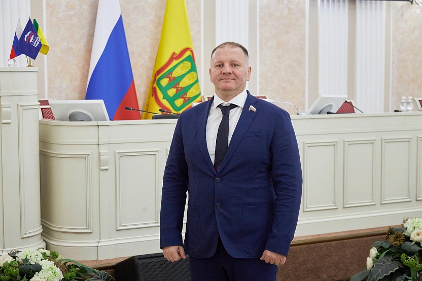 Иван Николаев оказывает содействие в решении вопросов местного значения в избирательном округе