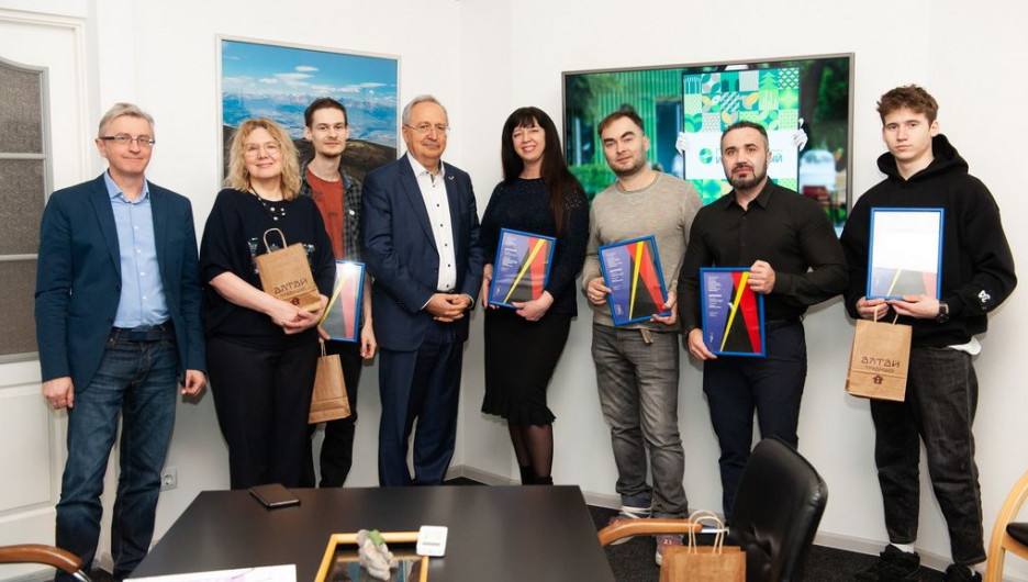Комитет ТПП Алтайского края по рекламе наградил дипломами «За позитивный вклад» лучшие инициативы креативной сферы региона. 
