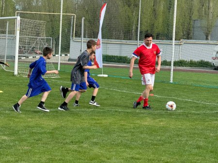 Звезды российского футбола устроили спортивный праздник для саратовских детей
