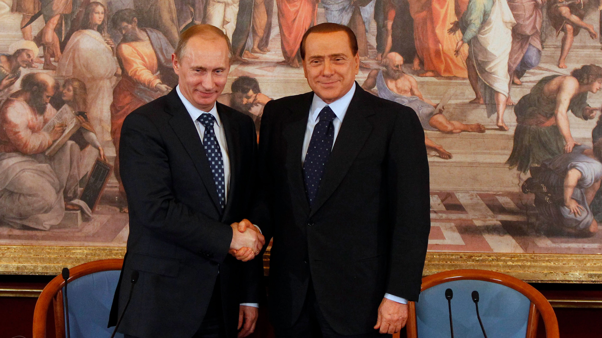 Личность мирового масштаба: что связывало Путина и Берлускони