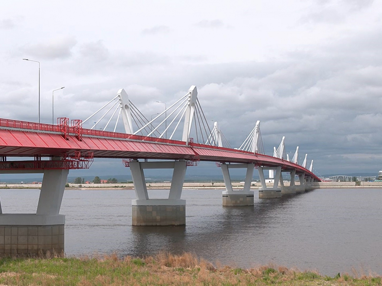 Автодорожного моста благовещенск – хэйхэ. Мост через амур благовещенск хэйхэ. Автомобильный мост благовещенск хэйхэ. Благовещенск мост в китай. Мост дружбы благовещенск хэйхэ.