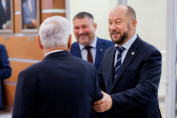 2. Асгат Сафаров — руководитель администрации раиса РТ, 64 года