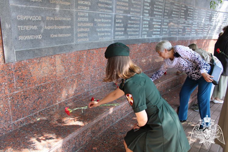 В Липецке Росгвардейцы почтили память павших воинов в локальных конфликтах
