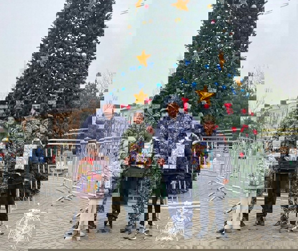 В Дагестане росгвардейцы поздравили семьи погибших коллег с наступающим Новым годом