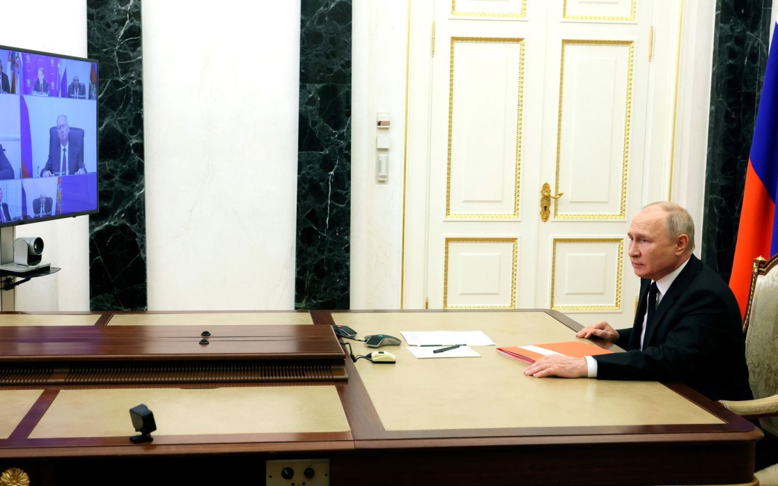 Путин провел совещание с постоянными членами Совета Безопасности РФ