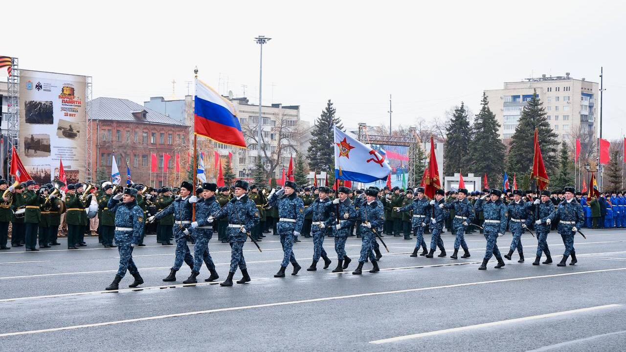 В пятницу, 7 ноября, на площади Куйбышева состо...