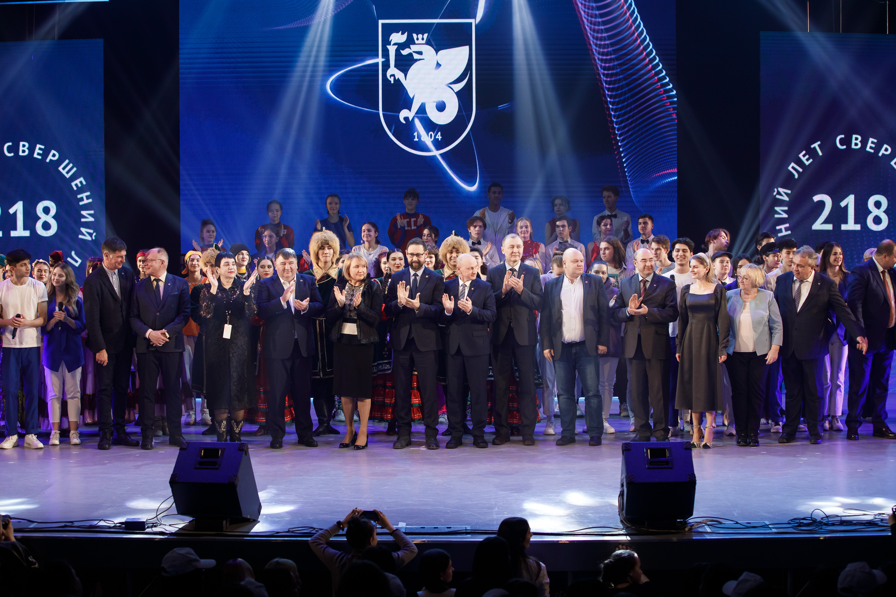 Торжественный вечер женщина года 2014 хабаровск. На торжественный вечер по случаю. Торжественный вечер. Логотип 75 лет фмба. Торжественный вечер.