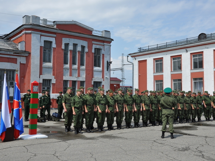 Из Алтайского края отправились служить первые пограничники-срочники