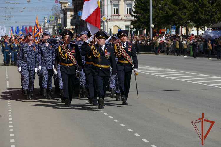 Росгвардия приняла участие в параде Победы в Томске