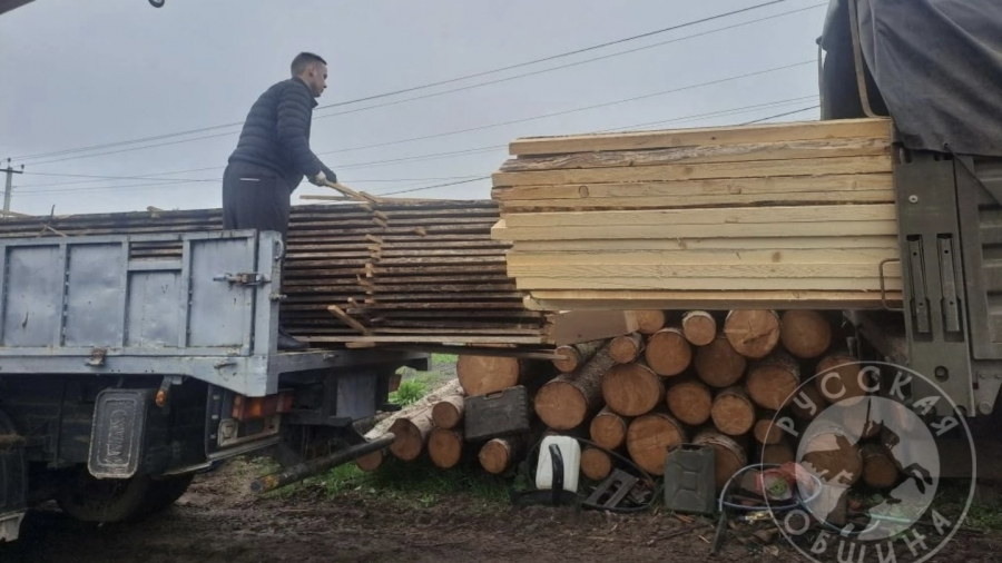 Представители Русской Общины Обнинска и Боровского округа отправили в зону СВО три огромные машины
