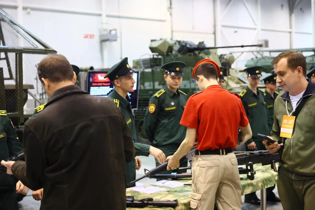 Фото Росгвардия на выставке в «Новосибирск Экспоцентр»: от зрелищных задержаний до профориентации молодежи 15