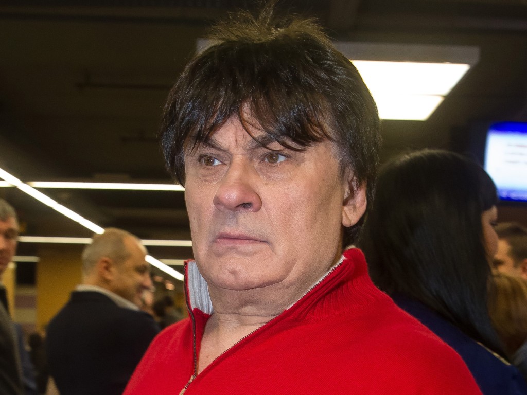 «Должен служить как все»: певец Серов раскритиковал службу в армии рэпера Macan