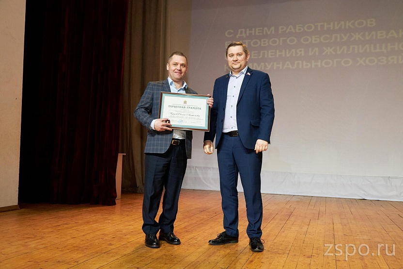 Павел Куликов вручил награды регионального парламента