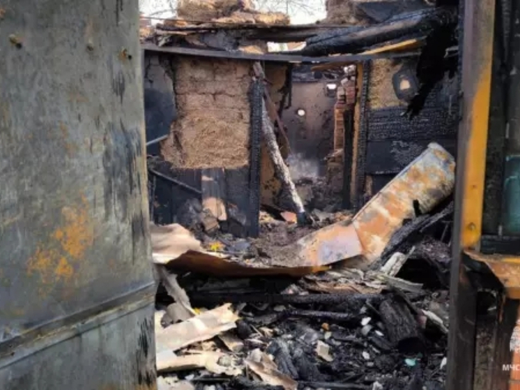 В Азовском районе при пожаре пострадал пенсионер