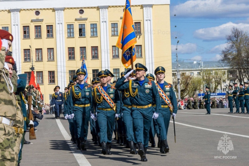 Кировские спасaтели приняли участие в торжественных мероприятиях в честь юбилея Великой Победы