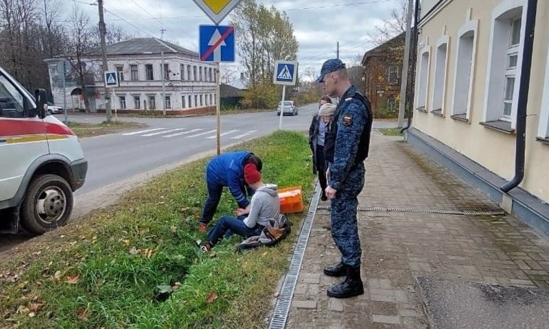 В Ярославской области судебный пристав спас жизнь посетителю суда