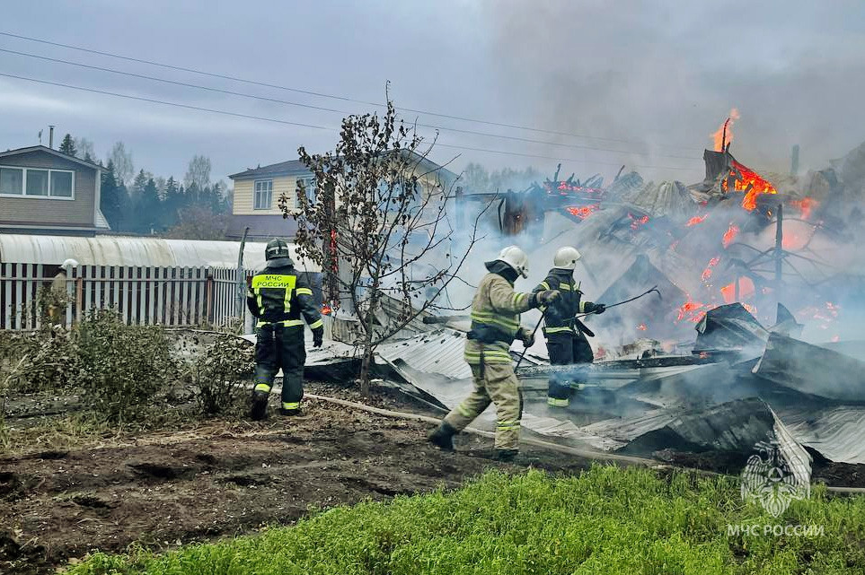 За сутки в Кировской области произошло три пожара и два ДТП