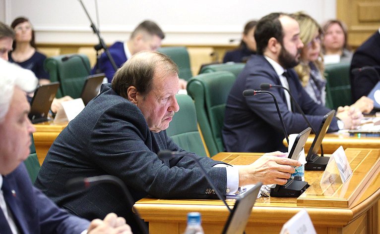 Александр Русаков