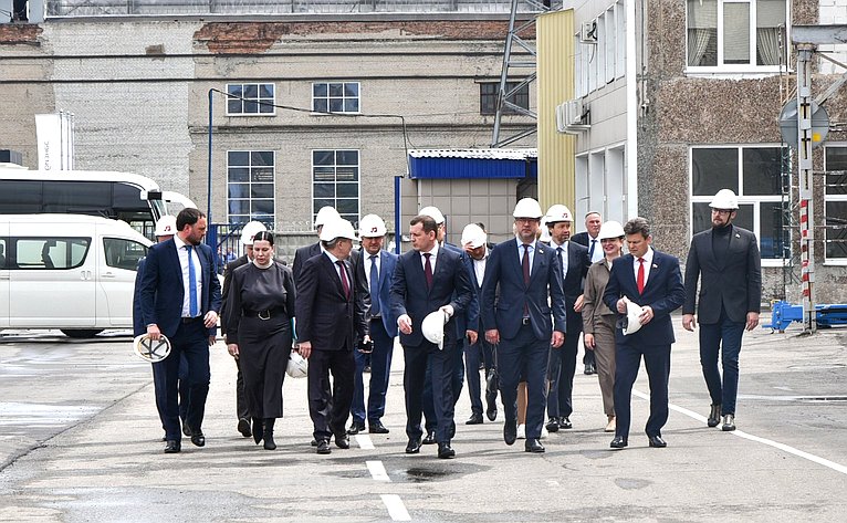 В рамках выездного совещания в Барнауле сенаторы посетили технопарк «Компонент»