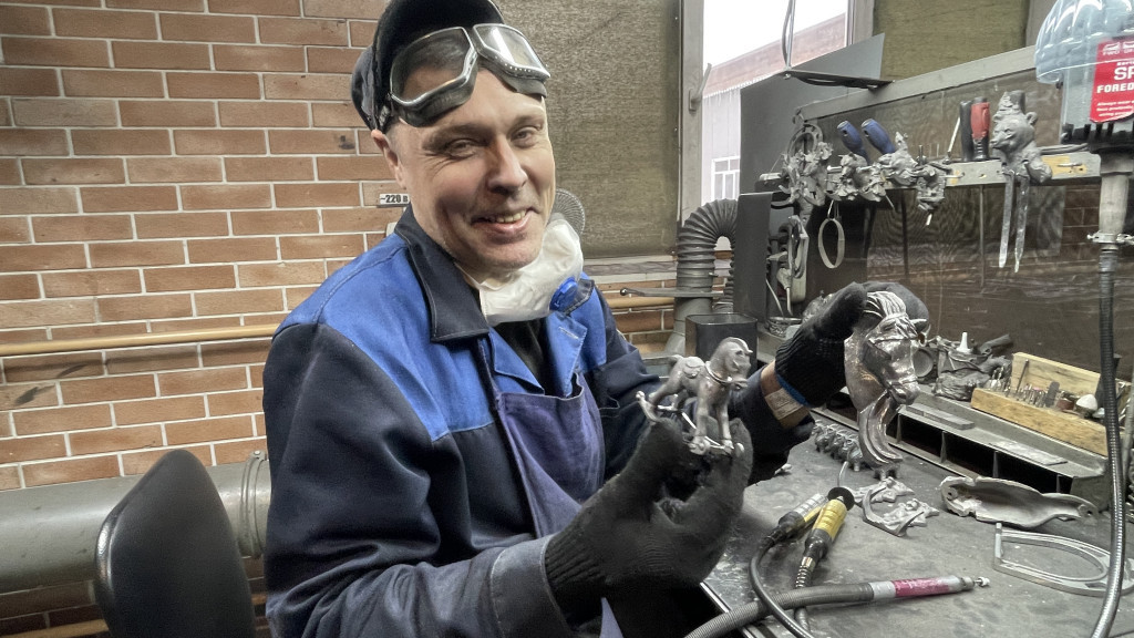 В Рубцовске изготавливают чугунные сувениры с символом наступающего года Фото №1