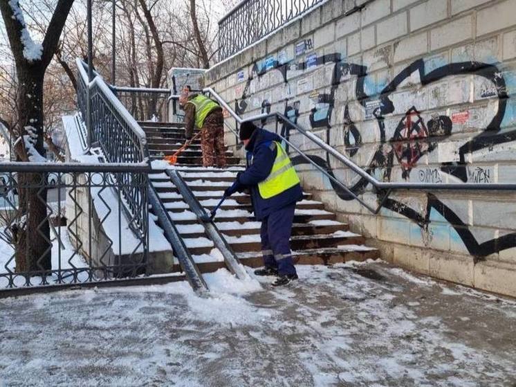 Во Владивостоке продолжают ликвидировать последствия непогоды