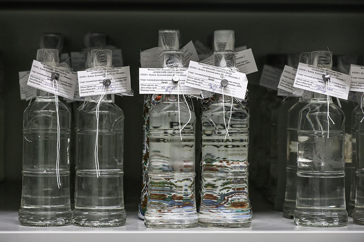 За прошедший год было произведено почти 1,92 млн дал спирта, это на 76 тыс. дал больше, чем в 2023-м