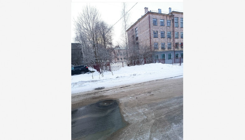 вода течет