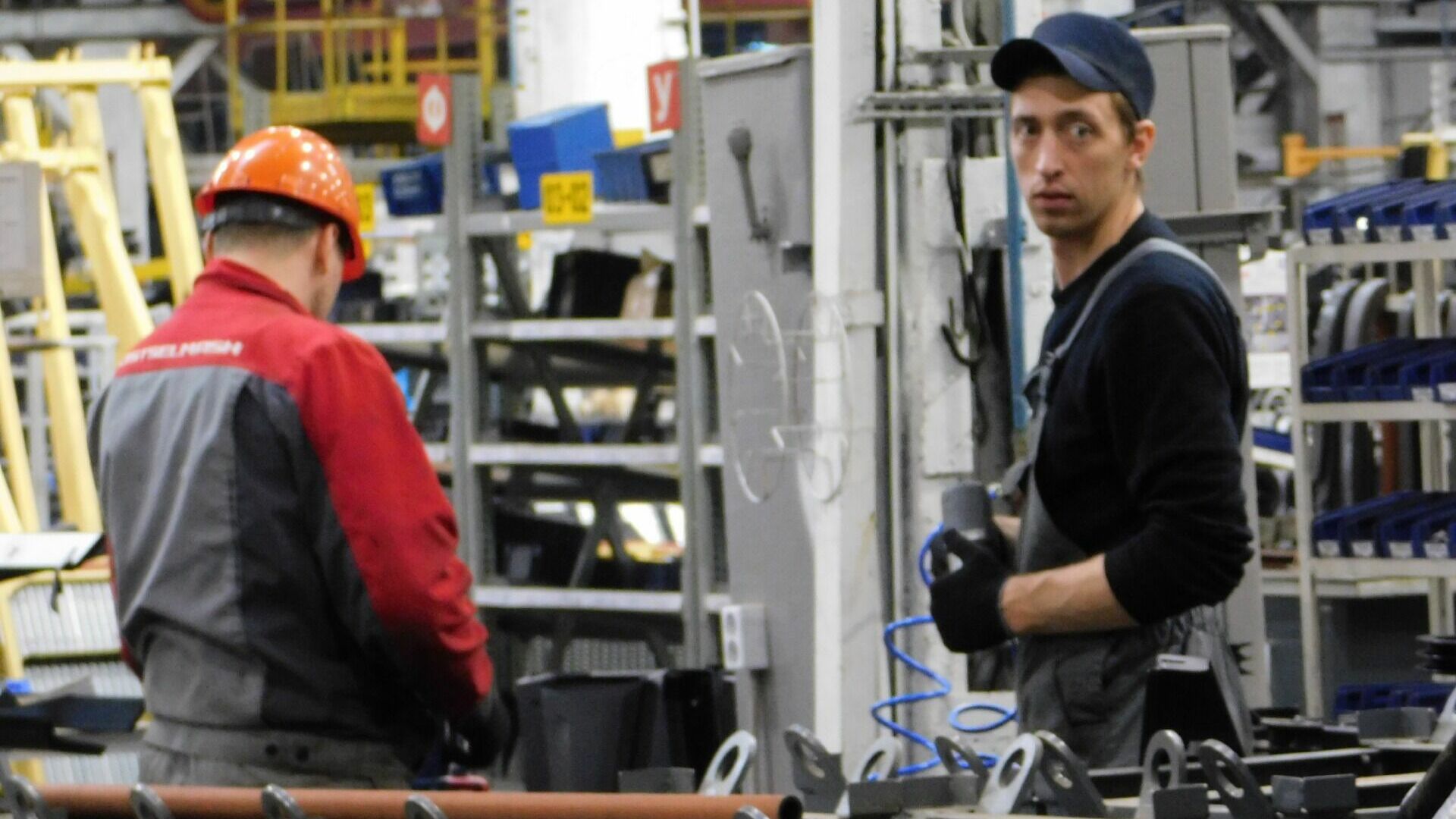 Тюмень промышленность. Приглашаем на работу продавца. Тобольск фото 2021. Вкт фото сотрудников нижний новгород. Работа тюмень рабочие.