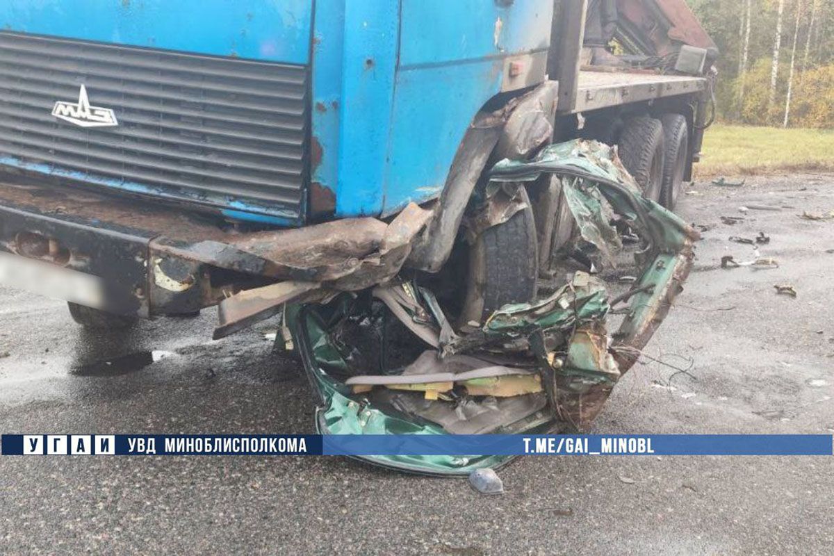 В Борисовском районе столкнулись Renault и МАЗ – последствия печальные